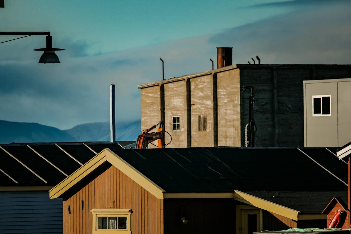 Þak á aðstöðuhúsi í Kirkjuhvammi: Tveir smiðir ehf. lægstbjóðandi