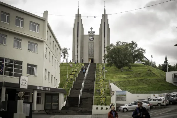 Komið langt út fyrir starfssvið sitt með risahóteli