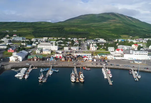 Líf að færast í Holuna á Húsavík