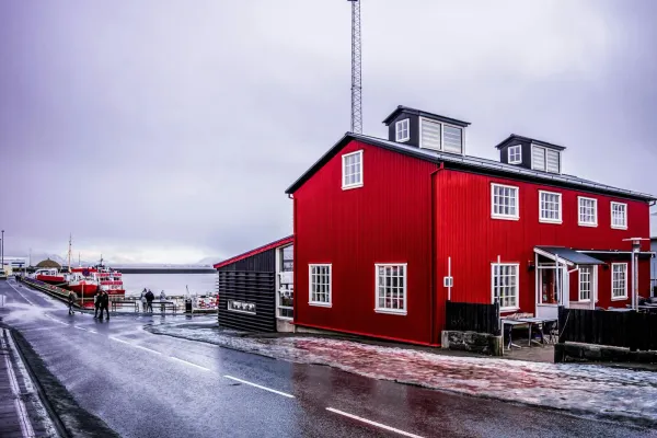 Fjögur tilboð í móttökuhús á Hrafnatanga — hafnarstjórn Ísafjarðar mælir með lægsta